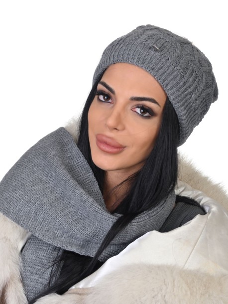 Шапка и шал в сиво