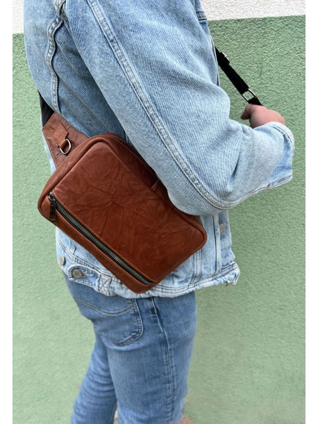 Светло кафява чанта от декоративна естествена кожа