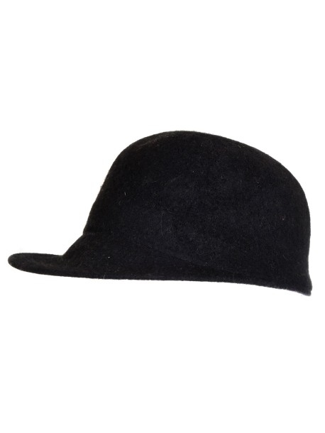 Дамска вълнена шапка с козирка