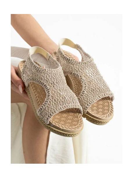 Дантелени сандали в цвят шампанско