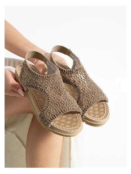 Дантелени сандали в бежово