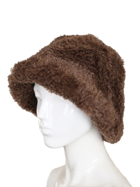 Мека дамска шапка