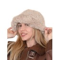 Мека дамска шапка в бежово