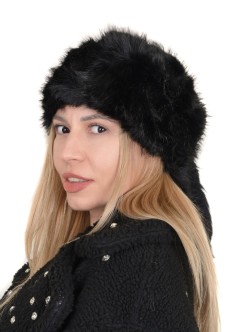Зимна пухкава шапка в черен цвят