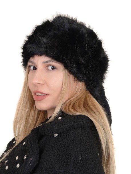 Зимна пухкава шапка в черен цвят