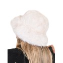 Стилна дамска зимна шапка в бял цвят