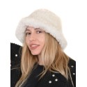 Мека дамска шапка в бял цвят