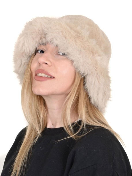 Стилна дамска зимна шапка в бежов цвят