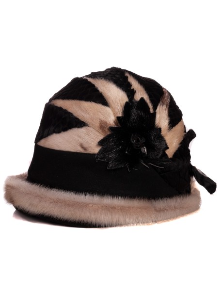 Елегантна дамска шапка от естествена кожа в черен цвят