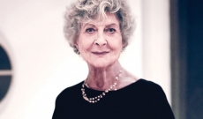 Наградата за Г-жа Би от Уолпол