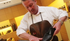 Раят на луксозните обувки се очертава на Мадисън авеню