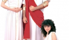 Облечени в стилна туника