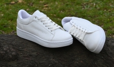 Как да почистите бели обувки?